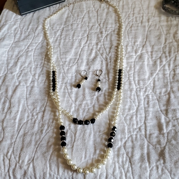 Jewelry - Necklace set